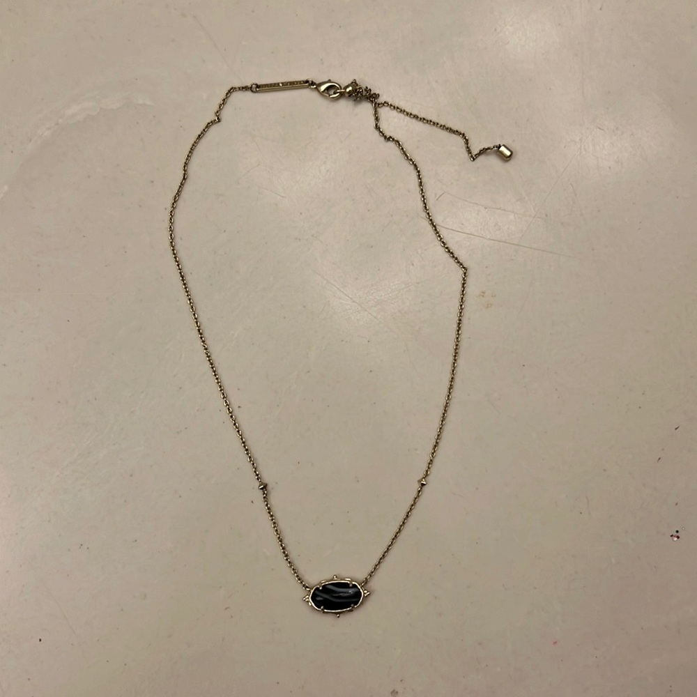 Kendra Scott necklace